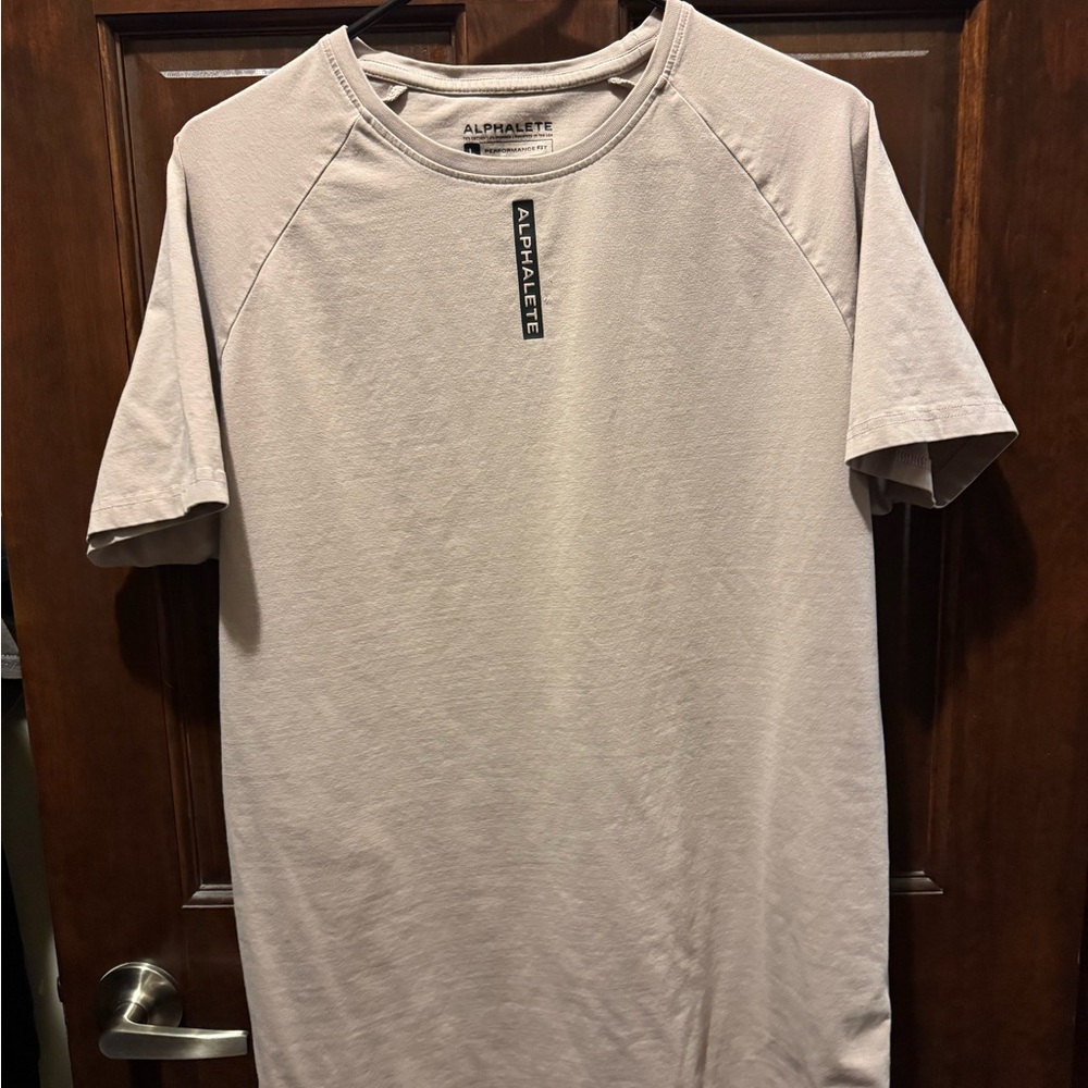 Alphalete Men’s Short-Sleeve Crewneck T-Shirt — Light Taupe
